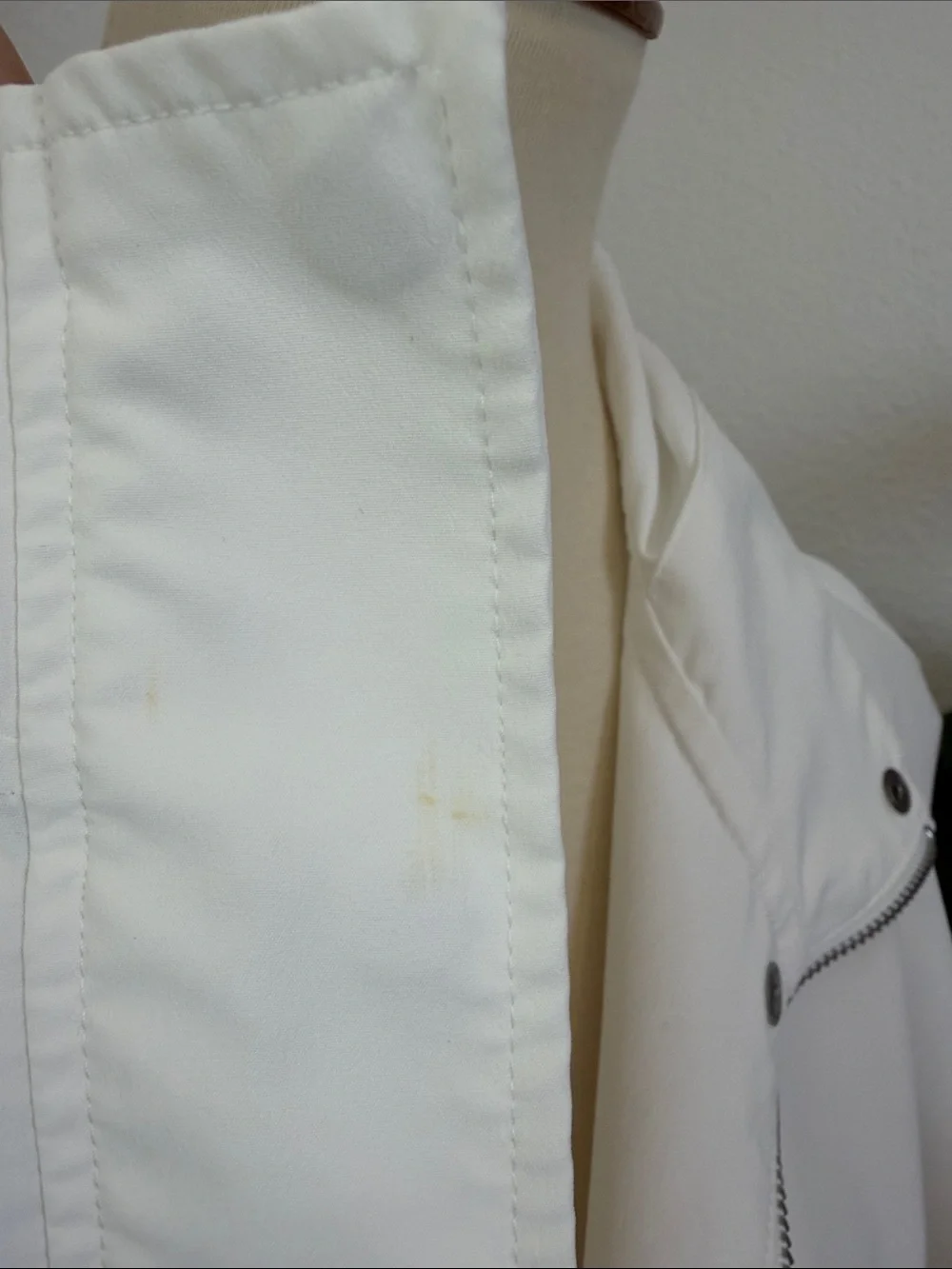 GU White Hooded Jacket - Picture 2 of 6